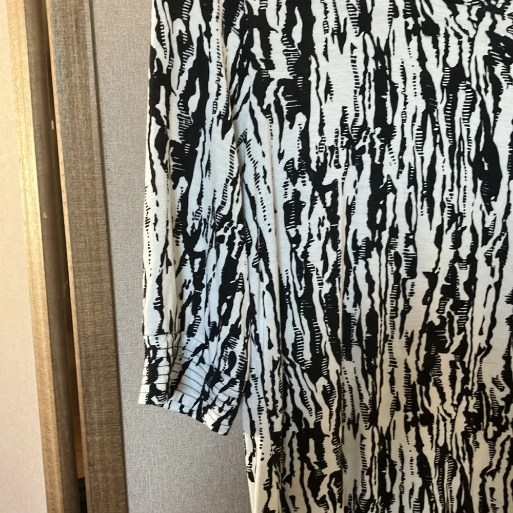 Covington Monochrome Zebra Print Top small - Image 3