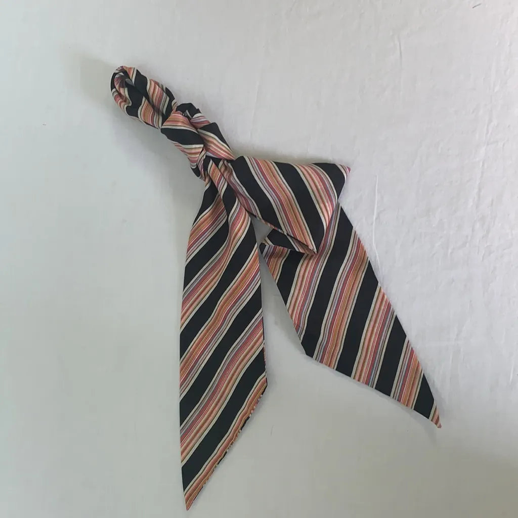 5 scarves including florals, stripes and a solid white trimmed in lace - Image 10