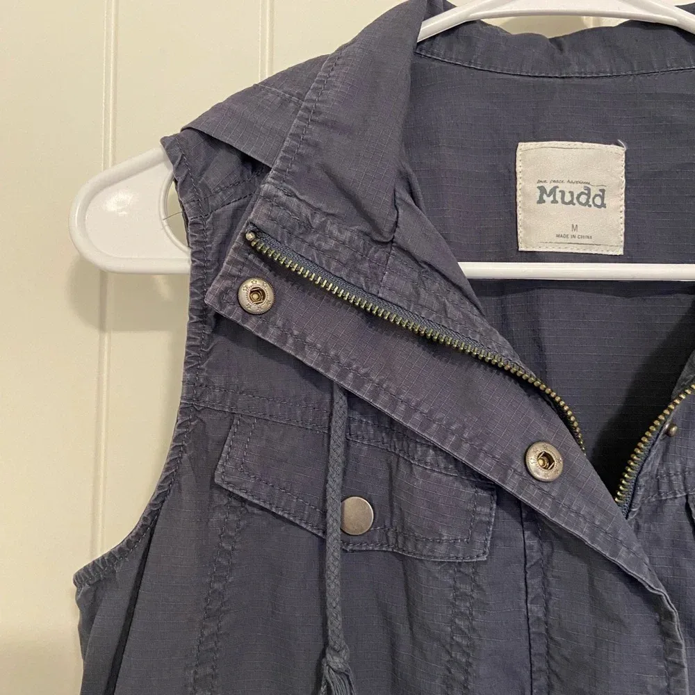 EUC | Mudd women’s dark blue cargo zipper vest‎ — medium - Image 2