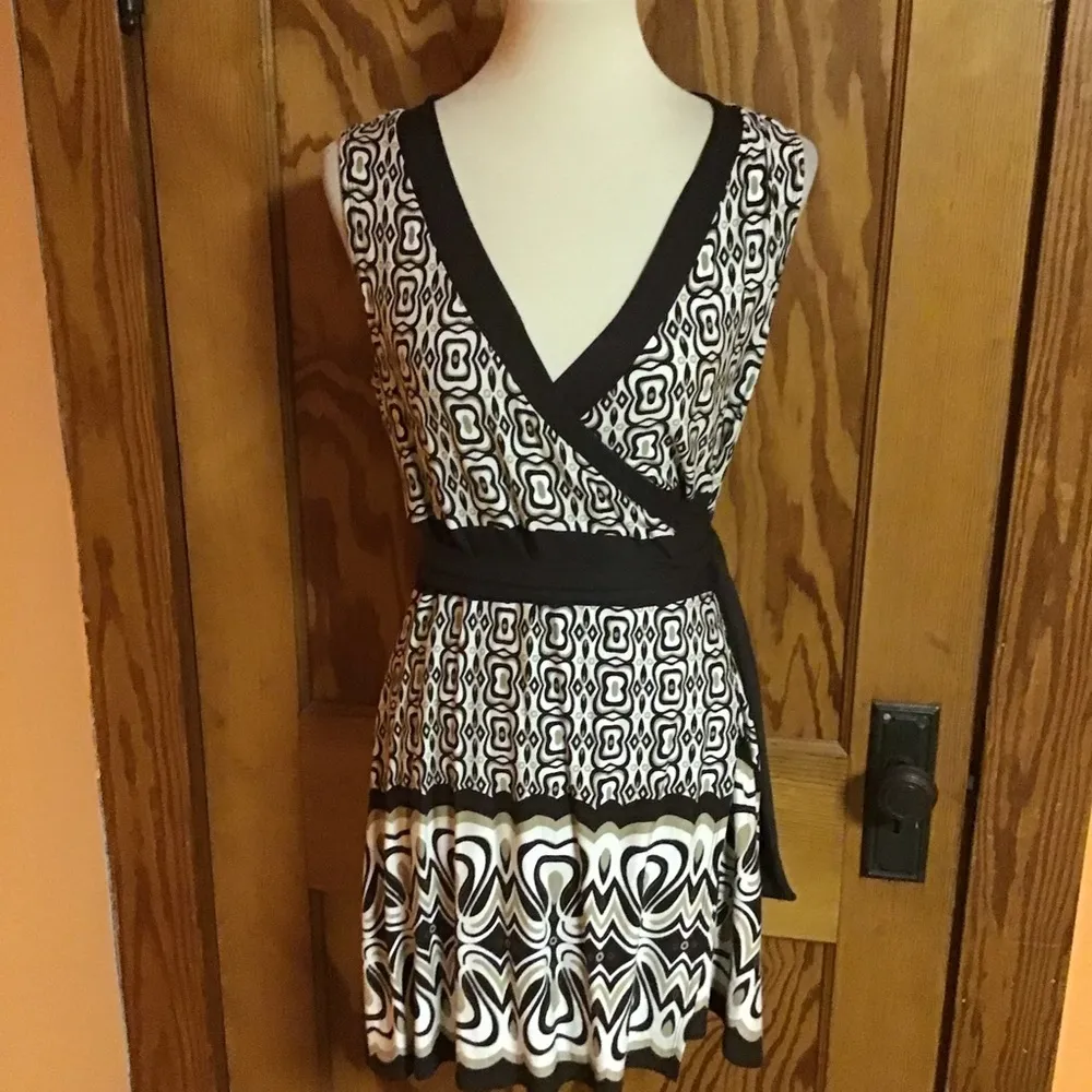 Tribal NWT plunging mini dress Size M - Image 8