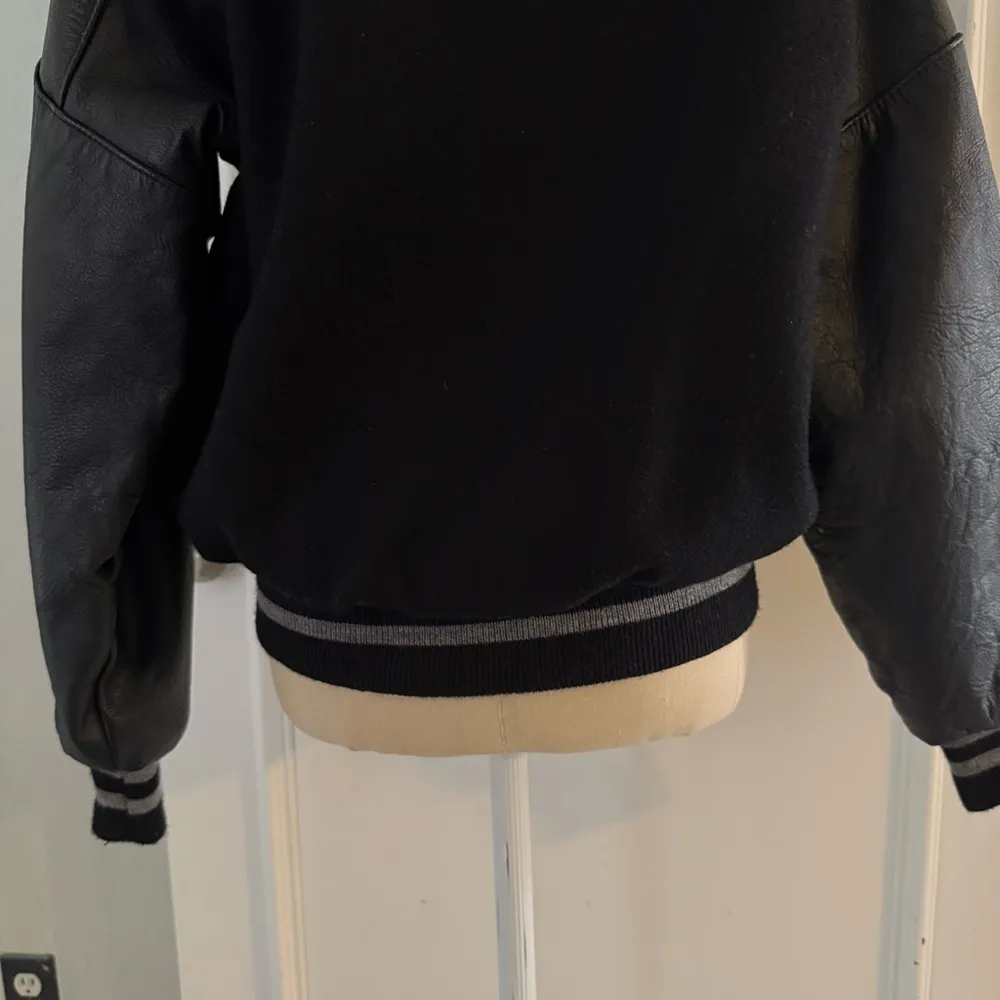 DeLONG Black Letterman Jacket Snap Front Leather Sleeves juniors size XL Size M - Image 8