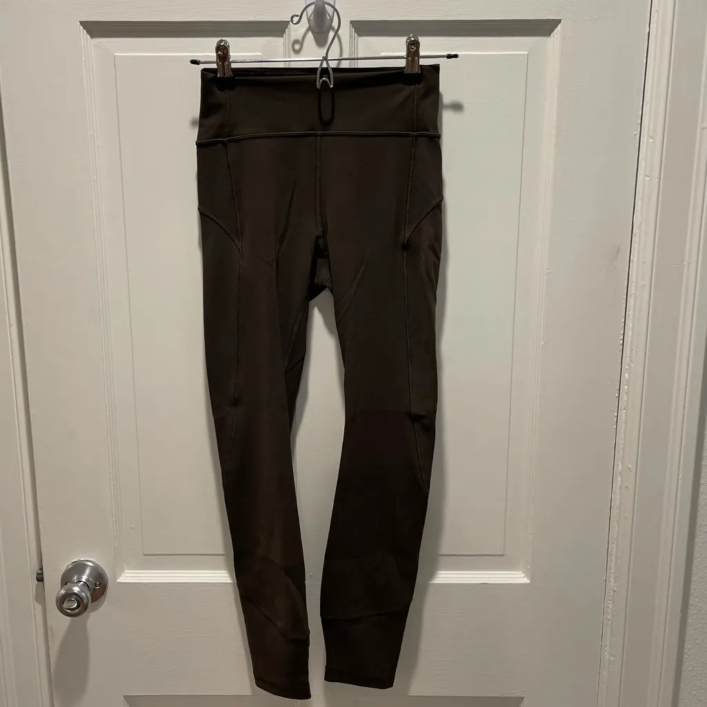 Olive colored lululemon leggings size 4 - Image 6