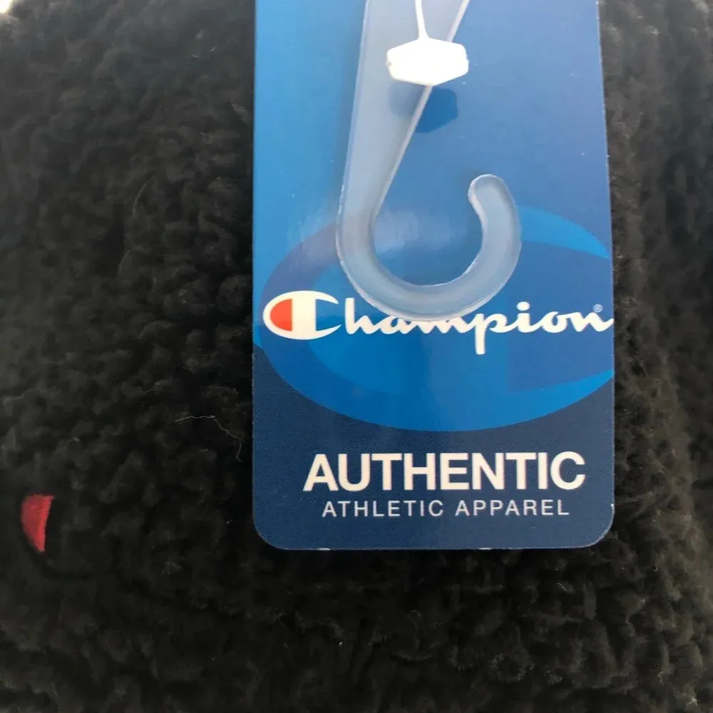 NWT CHAMPION BLACK SHERPA SNAPBACK HAT - Image 6