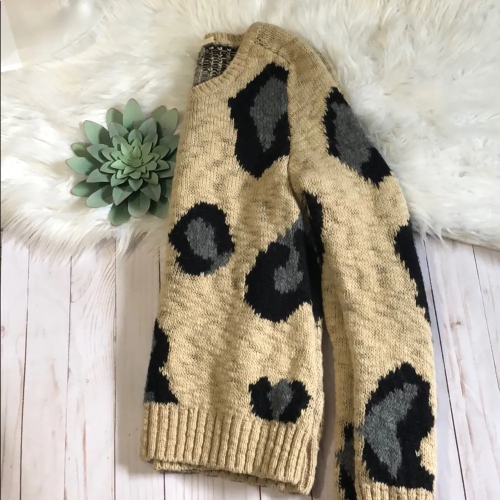 Sleeping On Snow leopard sweater size M - Image 3