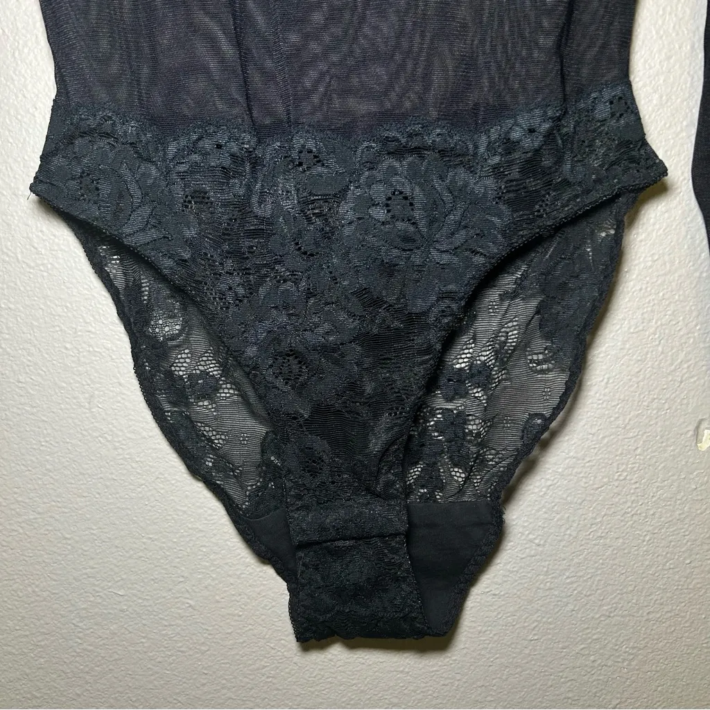 Victoria’s Secret Vintage Gold Label Black Mesh Lace Bodysuit Women’s size small - Image 4