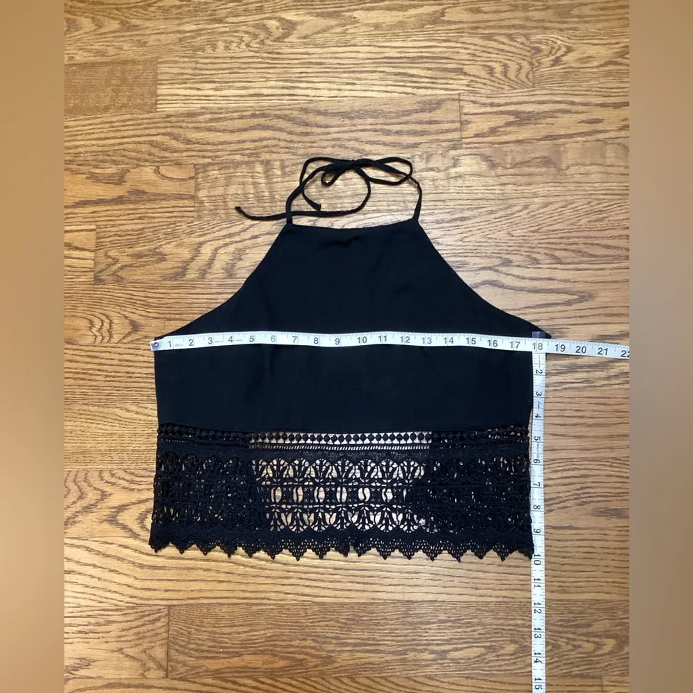 American Eagle  tie halter top. Black. Size Medium - Image 4