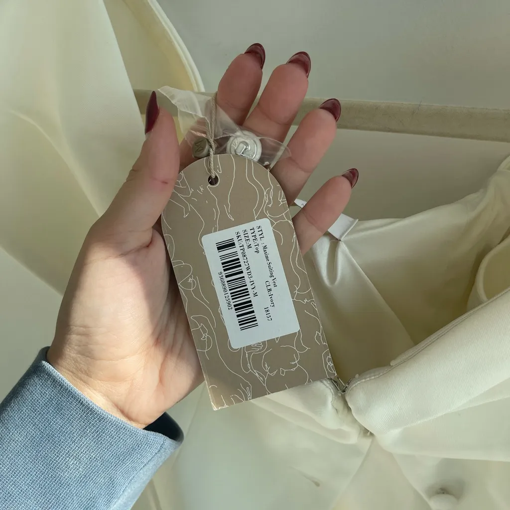 ALIX IvorySuiting Mini Skort & Suiting Vest - Image 10