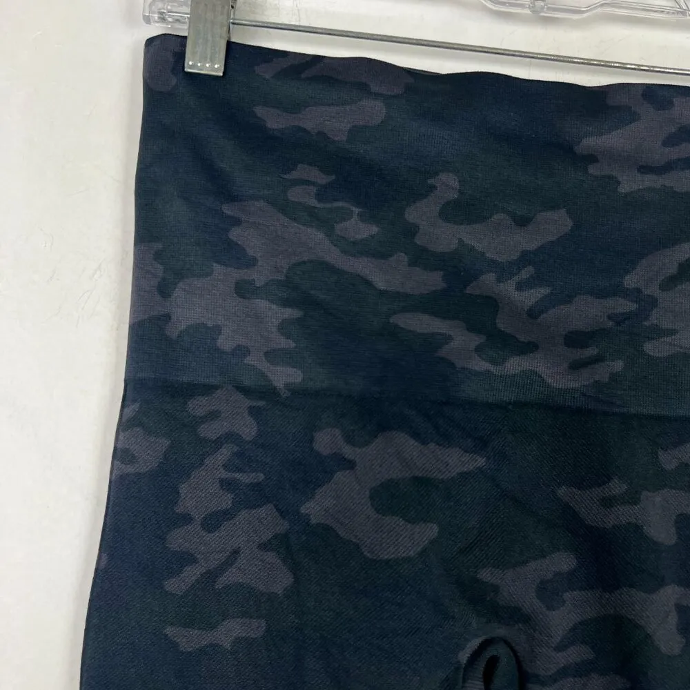 Spanx Look At Me Now Camo Bike Shorts 8" Seamless Stretch Black Size Large L EUC - Image 8