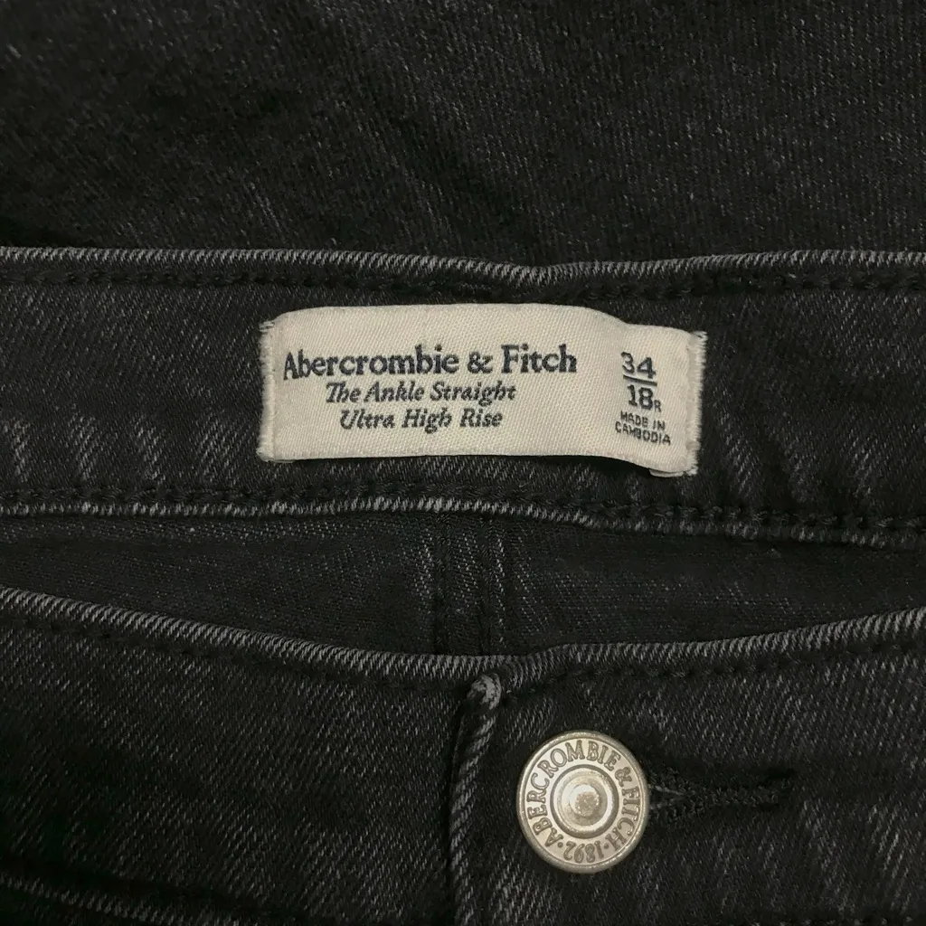 Abercrombie & Fitch Ankle Straight Ultra High Rise Jeans - Size 18 - Image 5