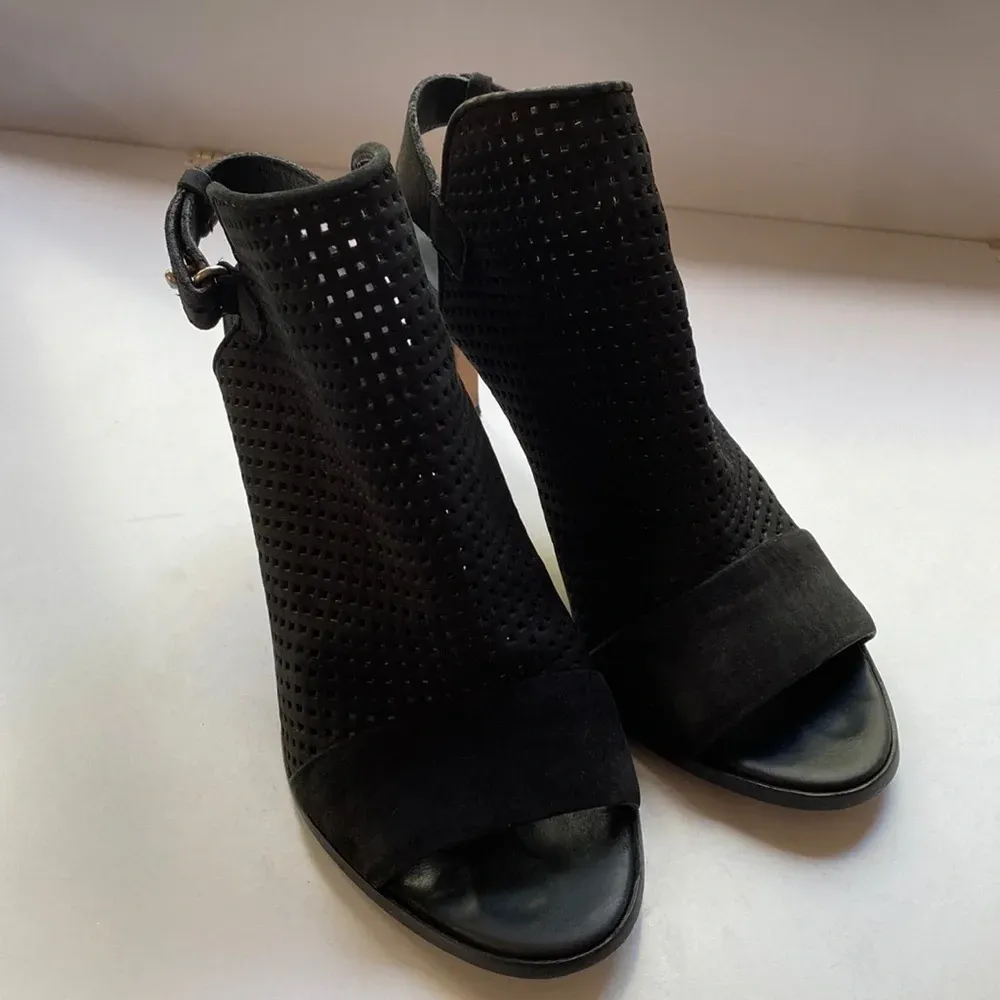 Vince Aden Laser Cut Suede Peep Toe‎ Heel Sandal Slingback Booties Nubuck 7 37.5 - Image 5