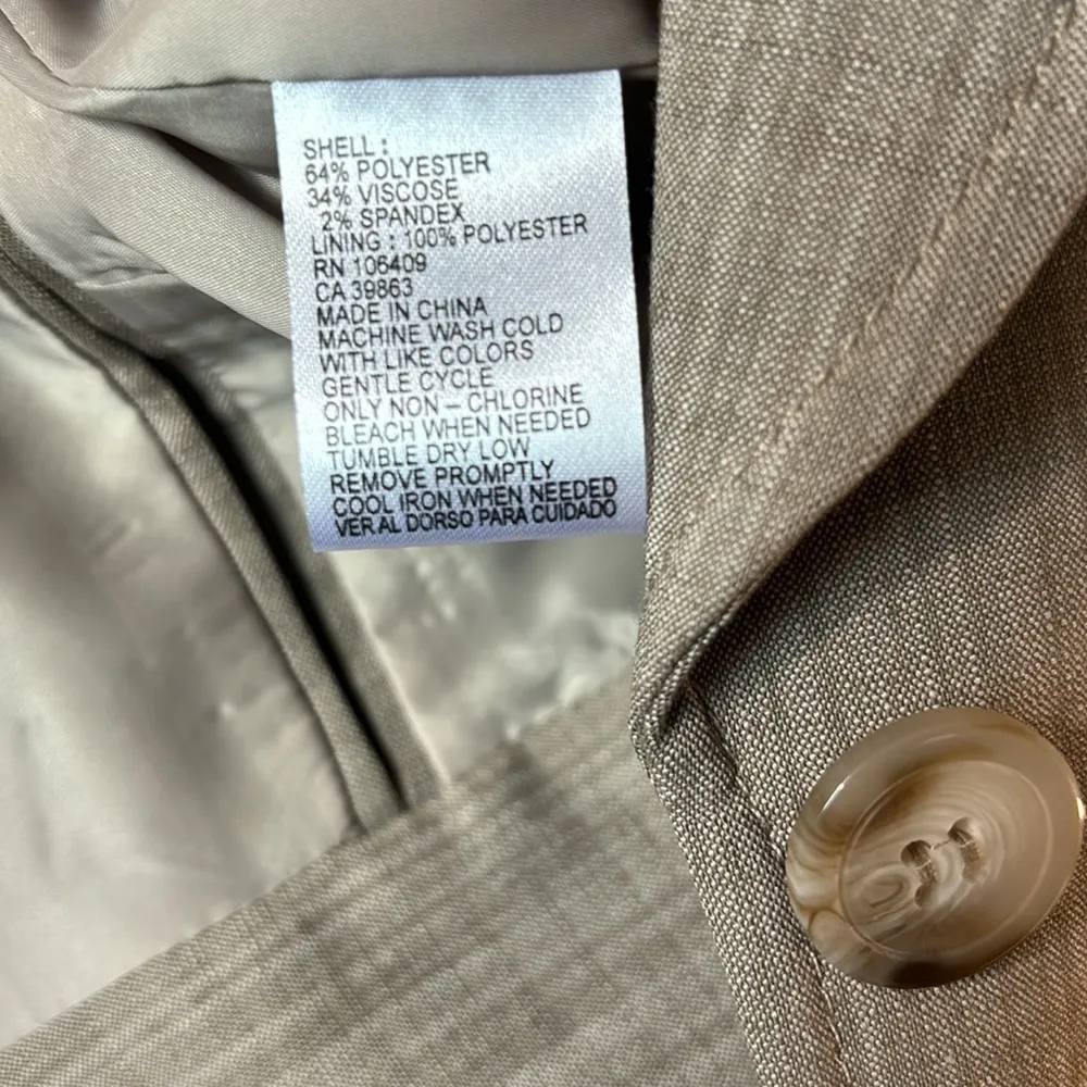 NWT Alex Marie Blazer in size 12. Washable. Wrinkle-Free in neutral color. - Image 11