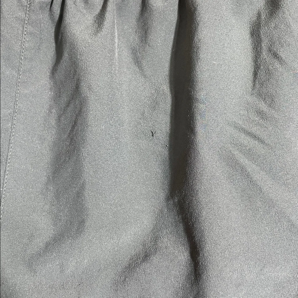 Under armor women’s gray shorts light weight athleisure workout activewear SM/XS - Image 6