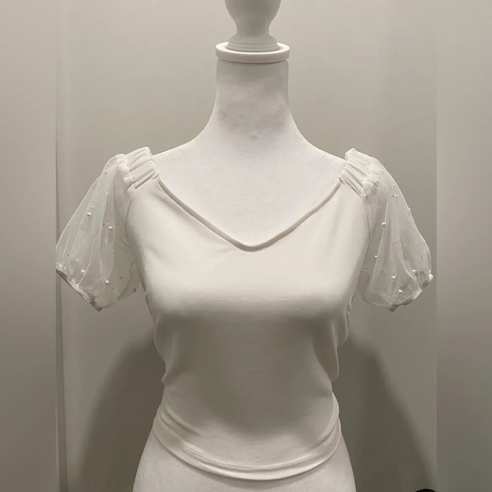 White Blouse Crop Top With Mesh & Pearl Detail Puff Sleeves - M - Image 2