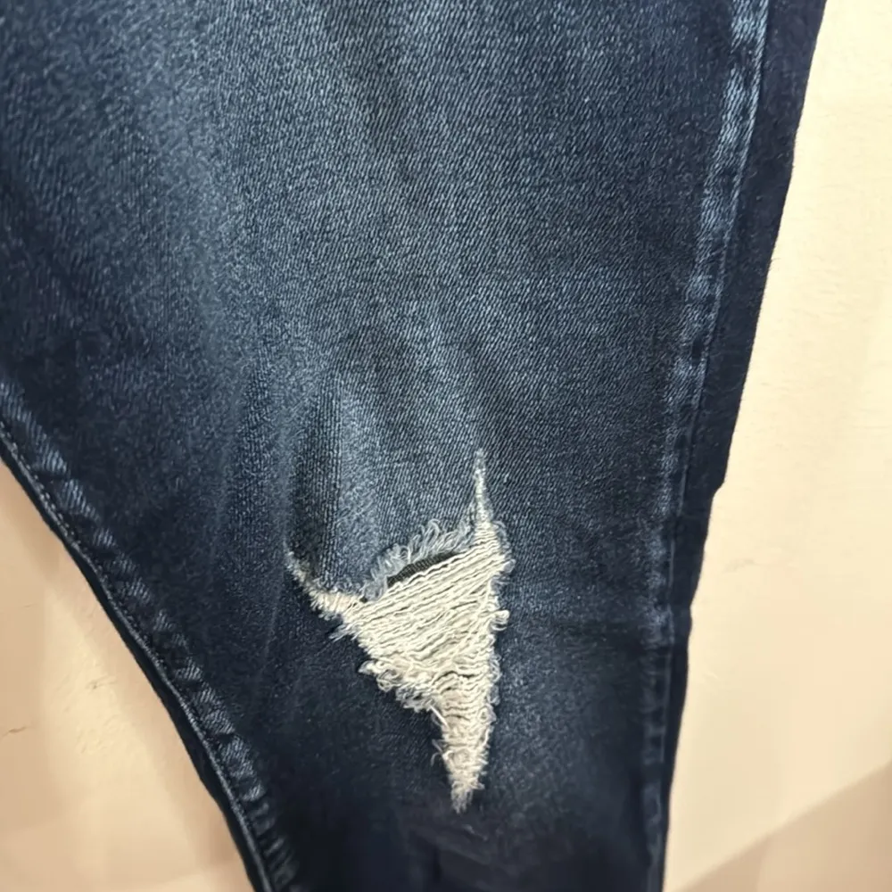 KanCan for Maurices high rise double exposed button distressed crop jeans sz 32 Blue - Image 8