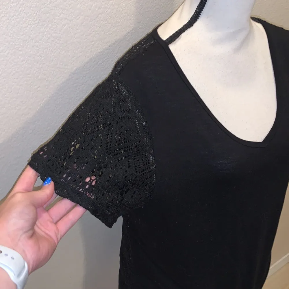 Vanity essentials plain black chevron floral lace back short sleeve shirt Size XL - Image 4