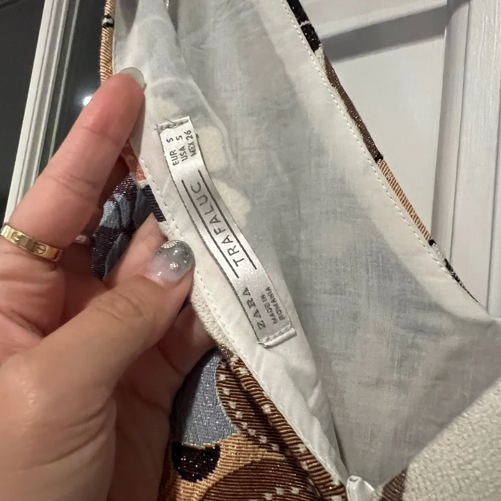 LAST CHANCE Zara floral metallic flare v neck dress - Image 4