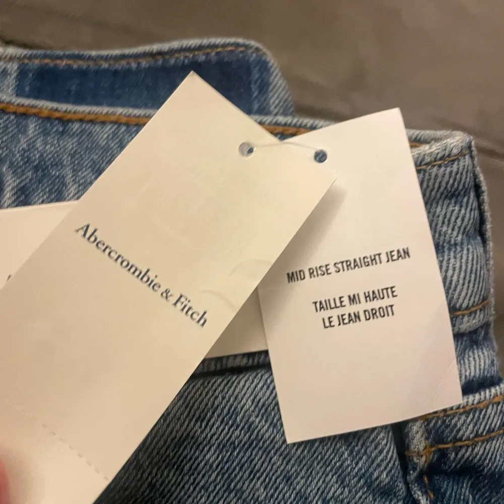 Abercrombie Mid Rise 90s Straight Jeans - Image 3