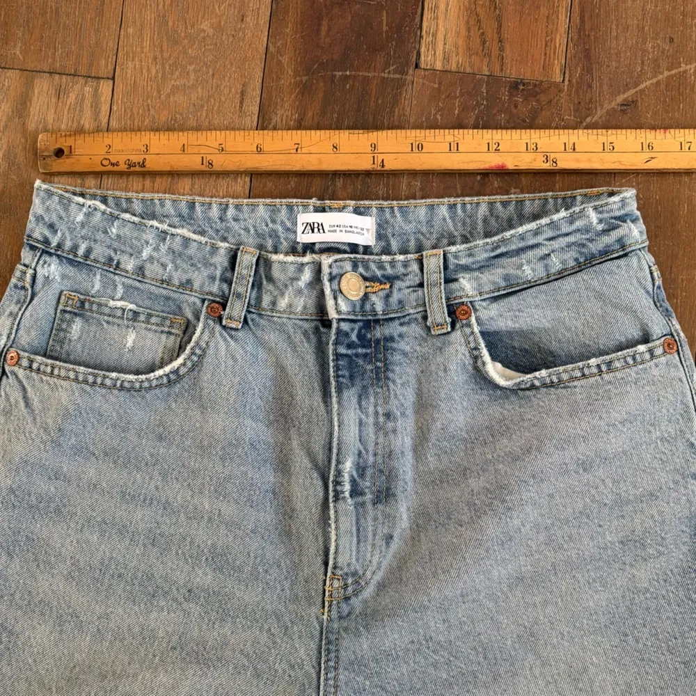 Zara Light Wash Distressed Denim Jeans Size 10 High Waisted - Image 12