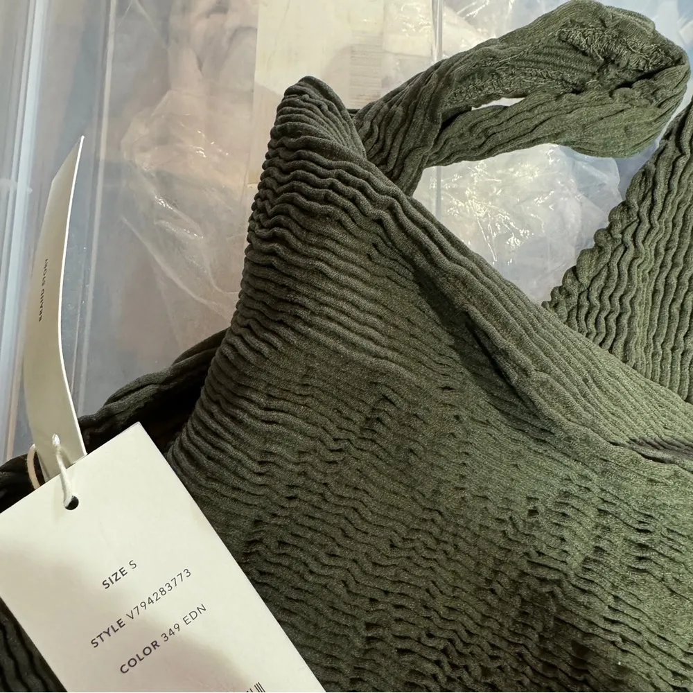 Vince textured scoop neck bodysuit - Image 6