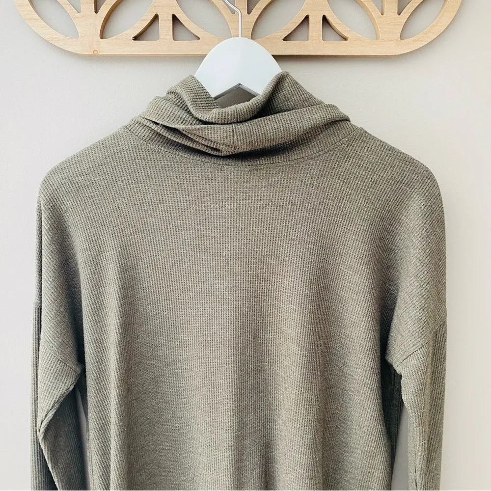 a new day Cowl Neck Waffle Knit Long Sleeve Top Green Sz Small - Image 7