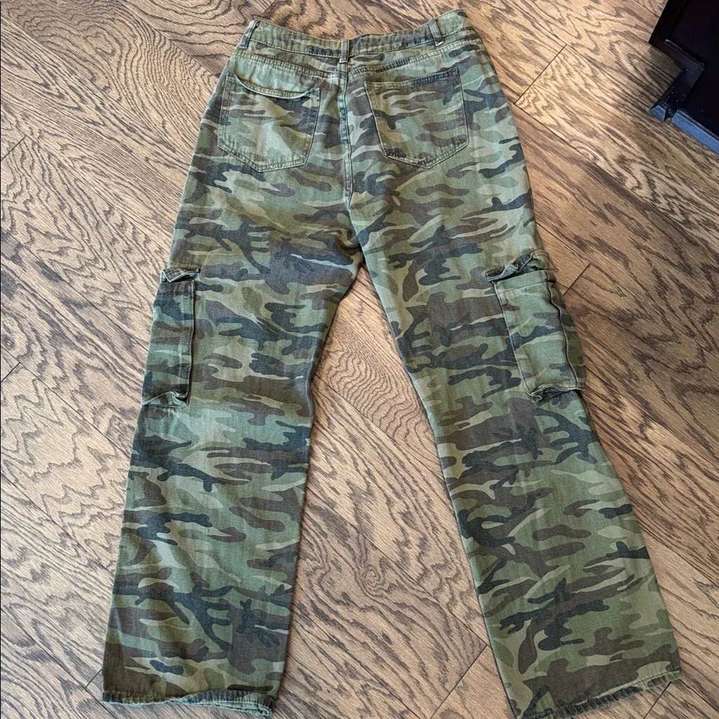 Camouflage Cargo Pants -Amazon. - Image 3