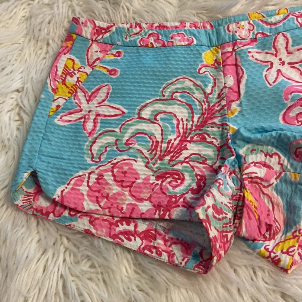 Lilly Pulitzer Pink and Blue  Shorts Vibrant Tropical Print size 2 - Image 7