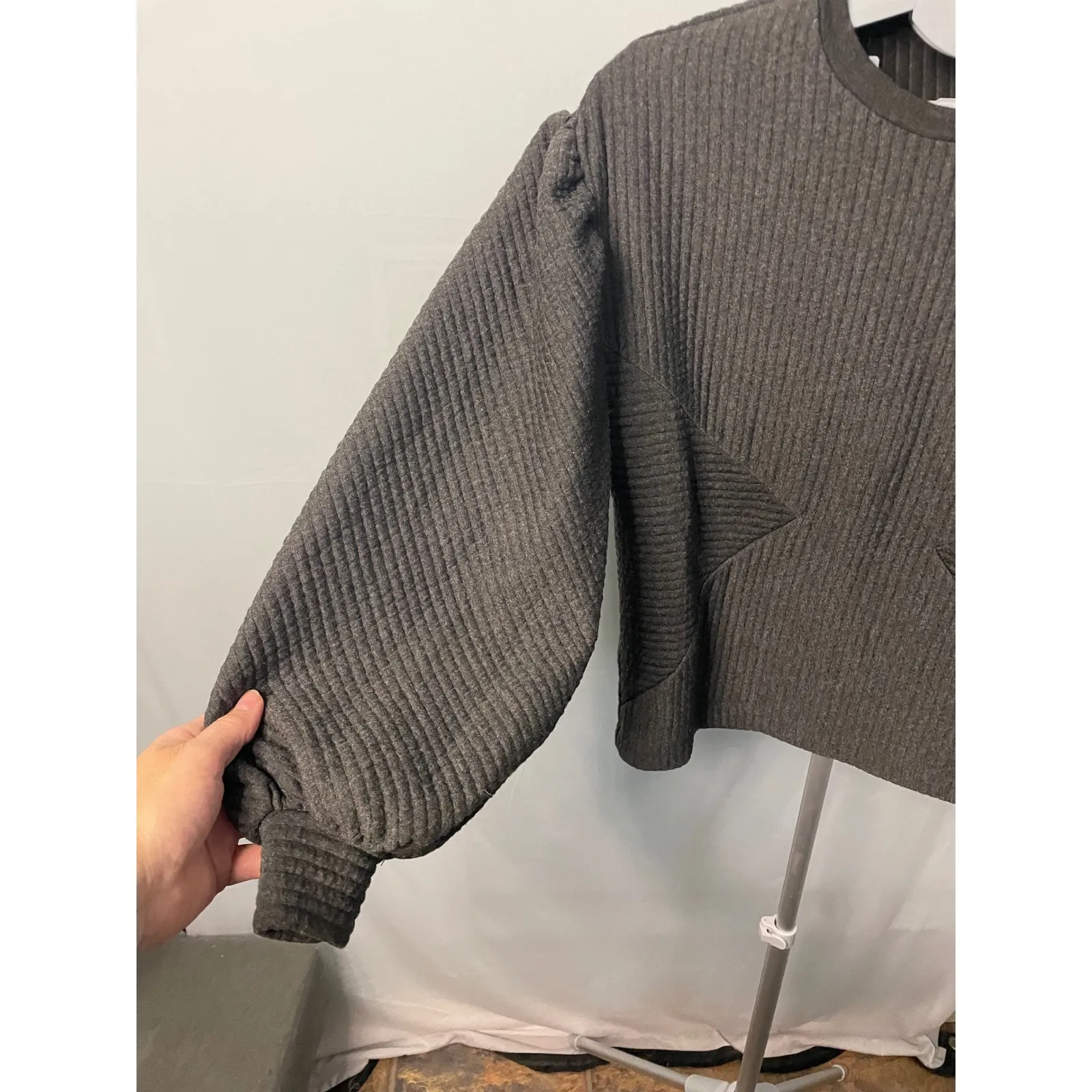 EXPRESS  Gray Quilted Pullover Top‎ XS Long Sleeve Round Neck Casual - Image 2