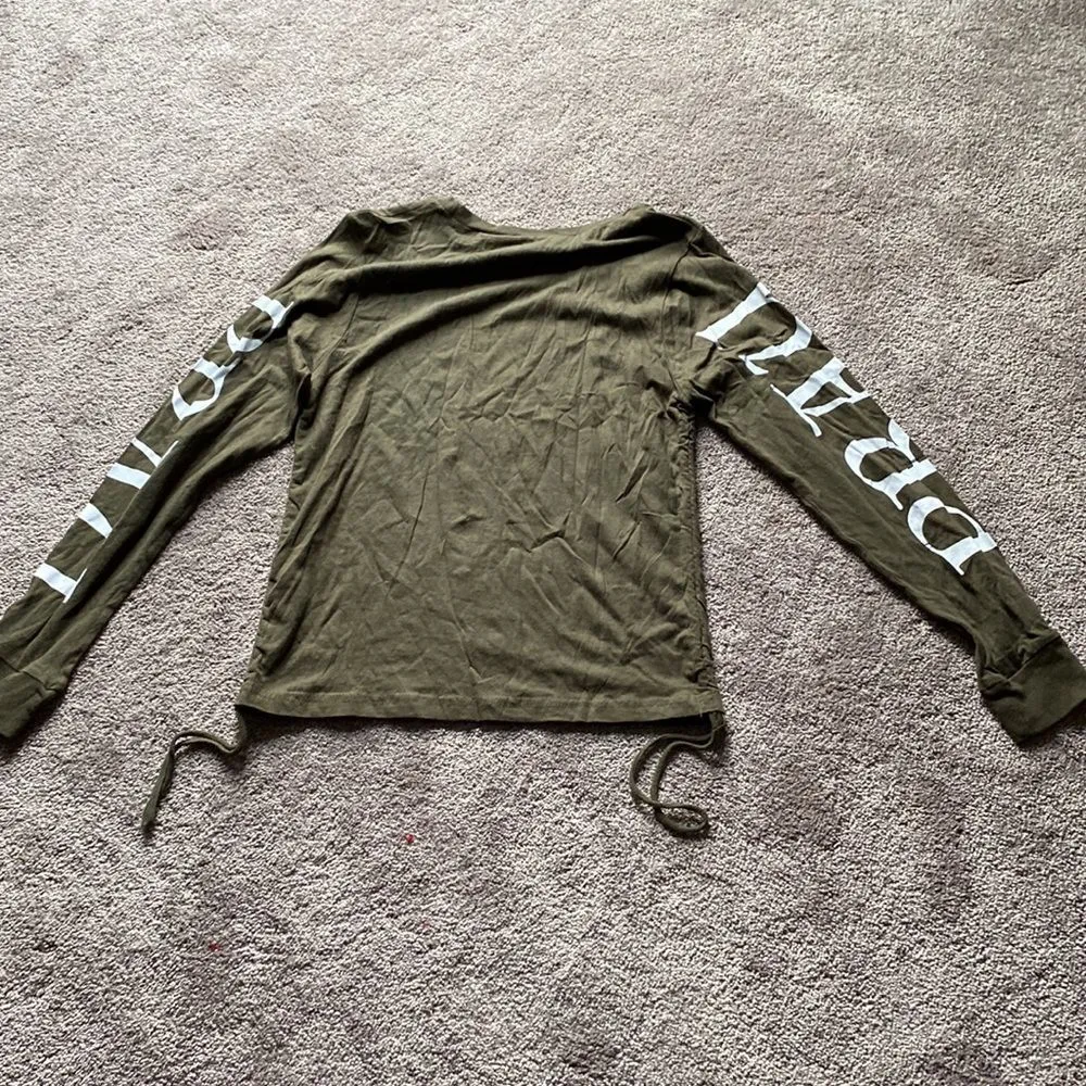 On Fire  “Don’t Worry About Anything, Pray About Everything” Top SIZE M - Image 3