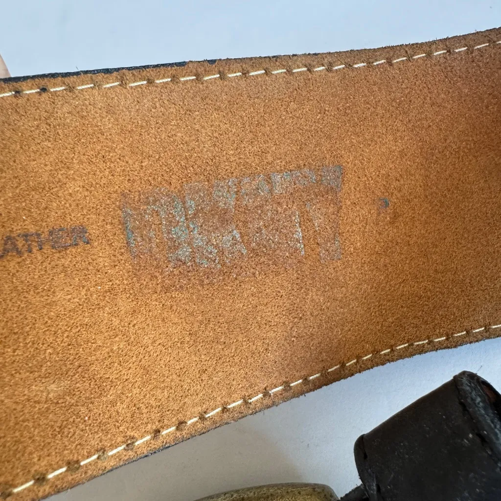 Y2K DKNY black wide pebbled leather brass buckle womens belt - Image 11