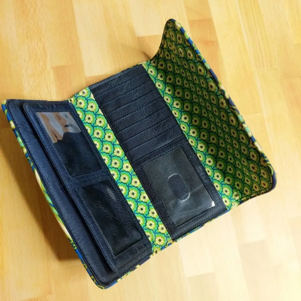 Vera Bradley Trifold Wallet - Size O/S - GUC - Image 2
