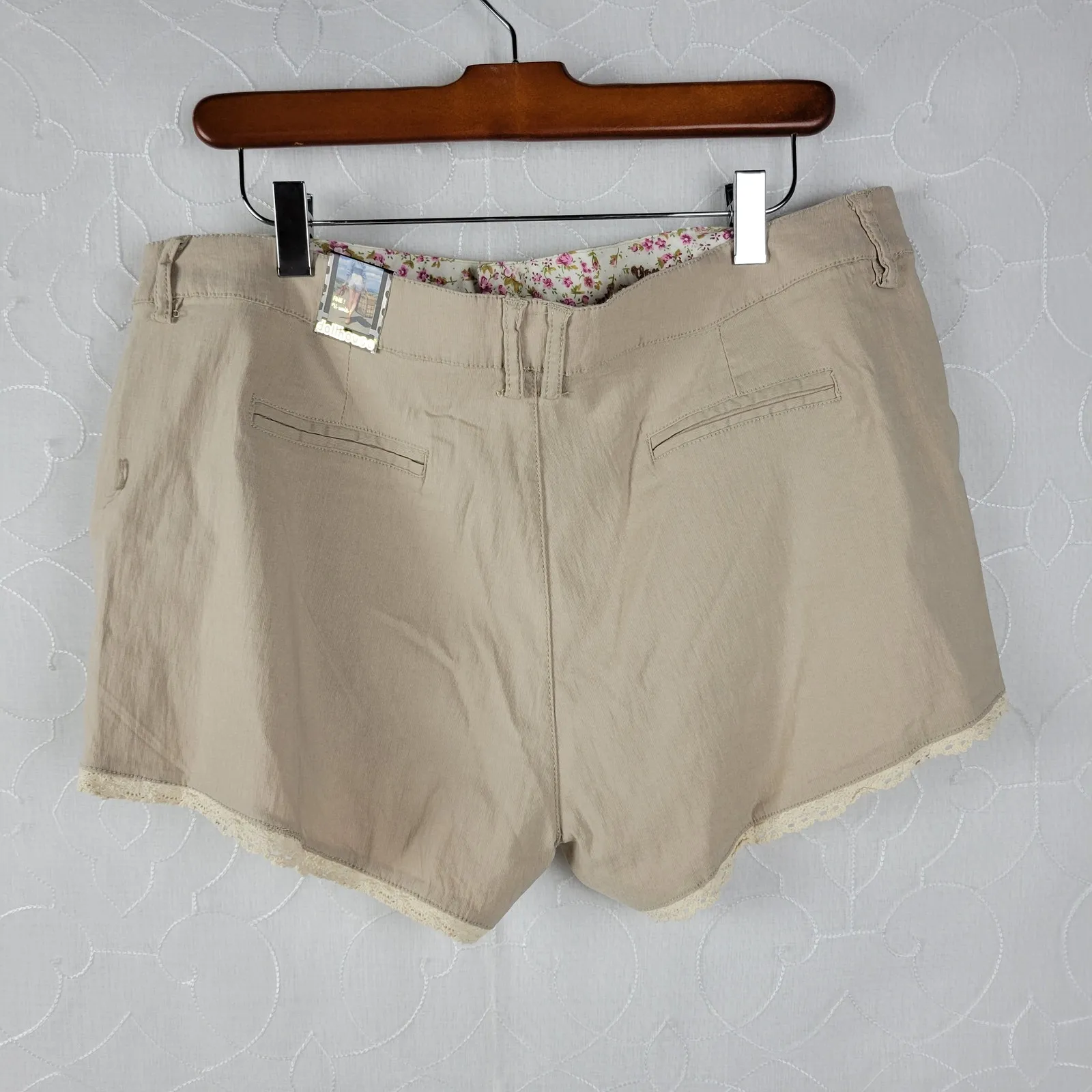 Dollhouse Womens Short Size 15 Khaki‎ Sienna Crochet Trim Flat Front Casual NEW - Image 3