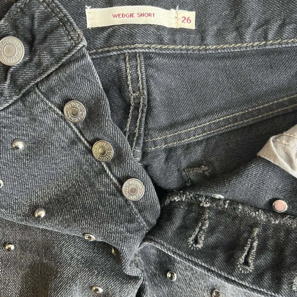 Levis Wedgie Fit Black Denim Cut Off Shorts Studded Rhinestone High Rise Size 26 - Image 5