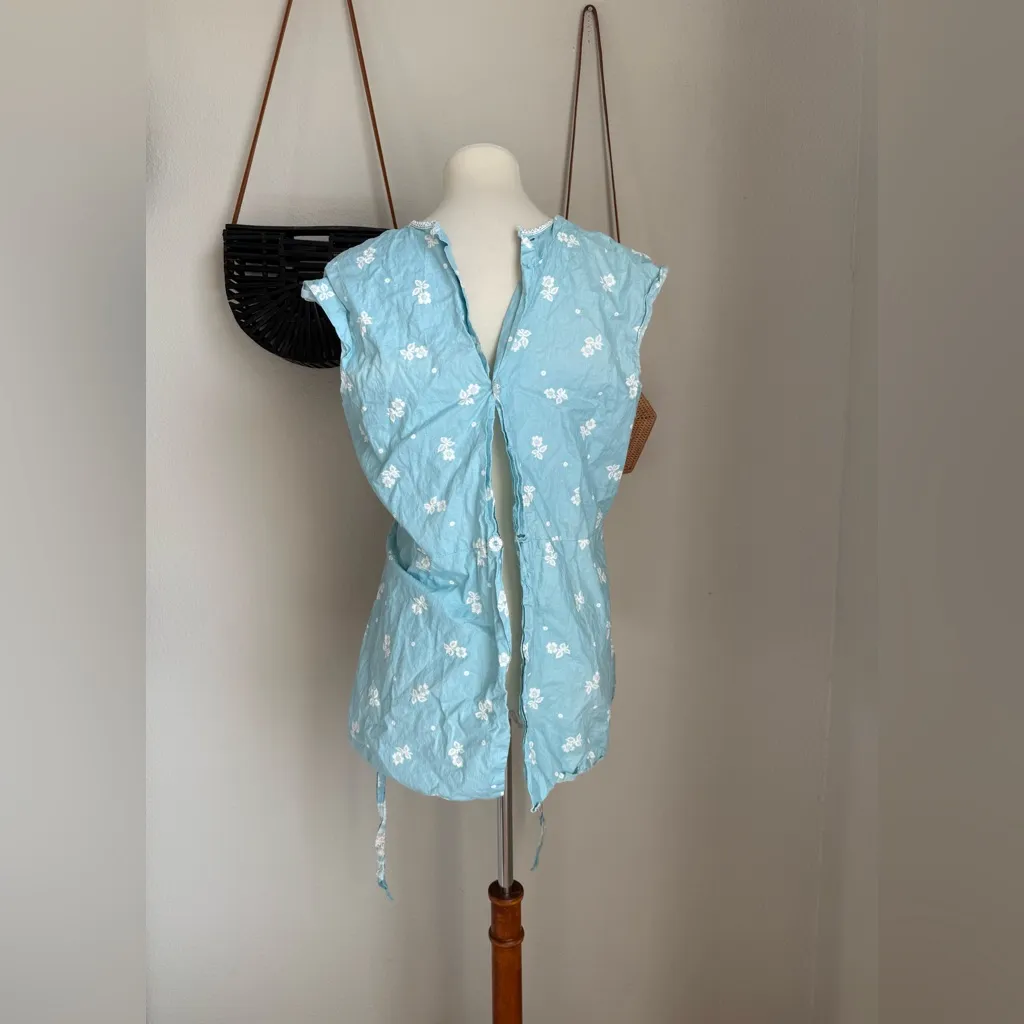Handmade Non Lou Blue Floral Apron, Pockets White Size M - Image 3