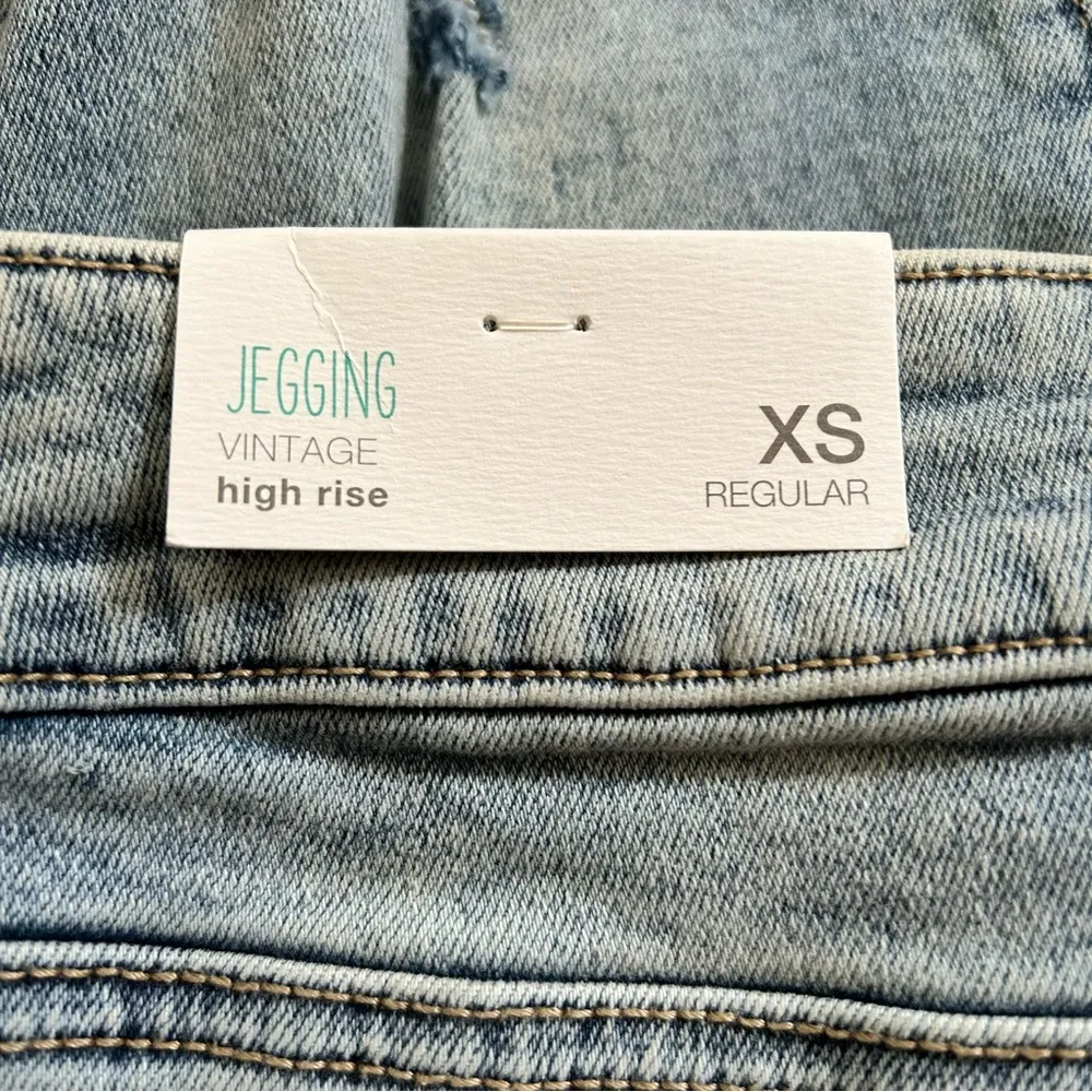 MAURICES distressed/ripped jegging high rise jeans, size XS, NWT - Image 11