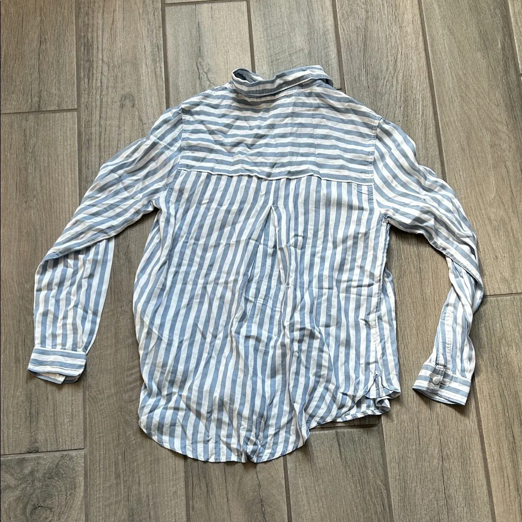 beachlunchlounge Blue and White Striped Button Down Shirt - Image 4
