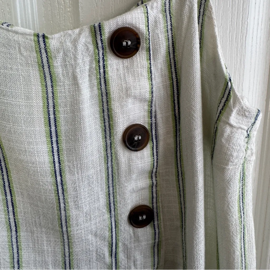 E & M striped faux button tank top size medium - Image 2