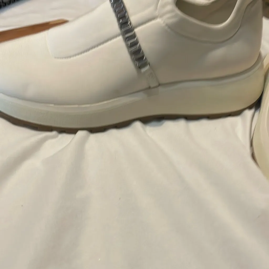 Nordstrom Cream Sneakers with Silver Accents Size 8.5 - Image 6