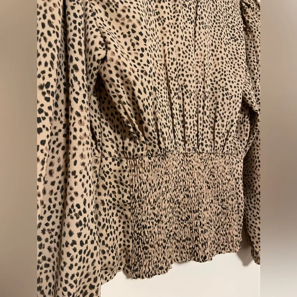 XS Abercrombie cheetah print top with clasps - Image 2