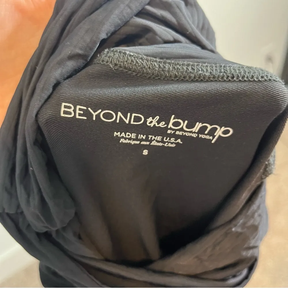 Beyond the Bump Alloy Ombré Metallic Over the Bump Leggings Small Black Size undefined - Image 7