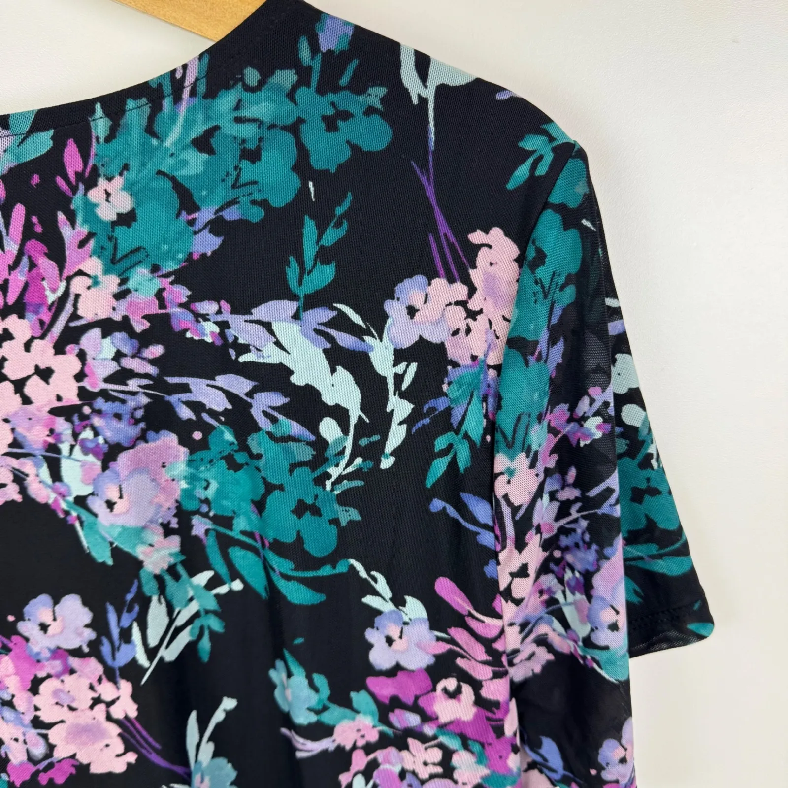 NWT Torrid Stretch Mesh Surplice Neckline‎ Shirred Top Sz 2X Black Floral Trendy - Image 3