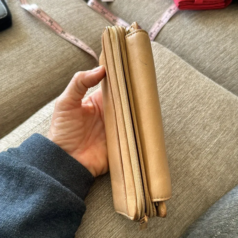 Camel colored genuine cowhide leather wallet by Buxton Tan - Image 4