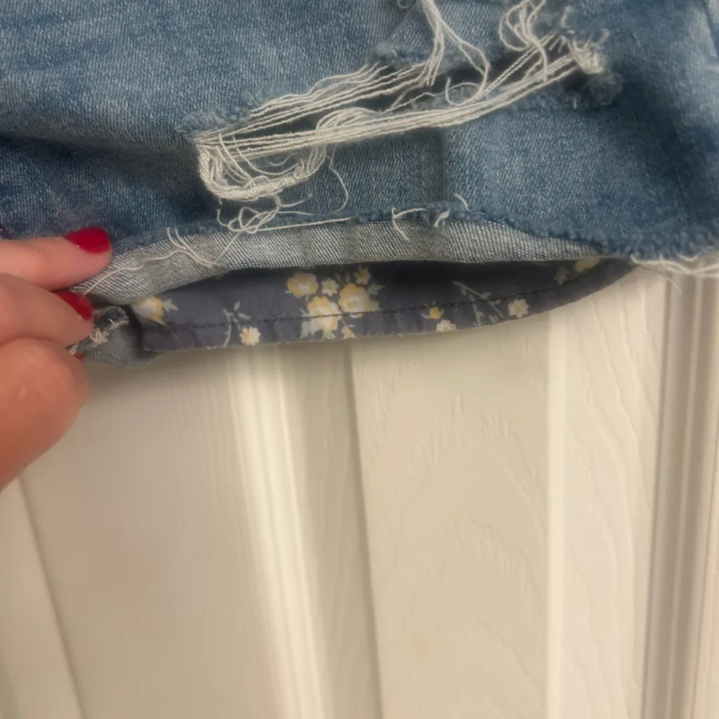 American Eagle Outfitters Light Blue Ripped Jean Shorts - Image 3