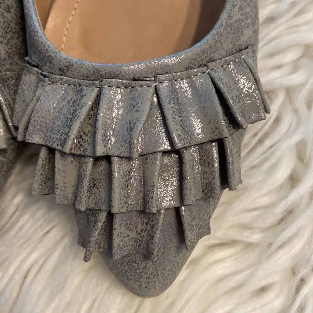 JOURNEE Collection Shoes size 7 BNWOT see all photos color silverfish - Image 3