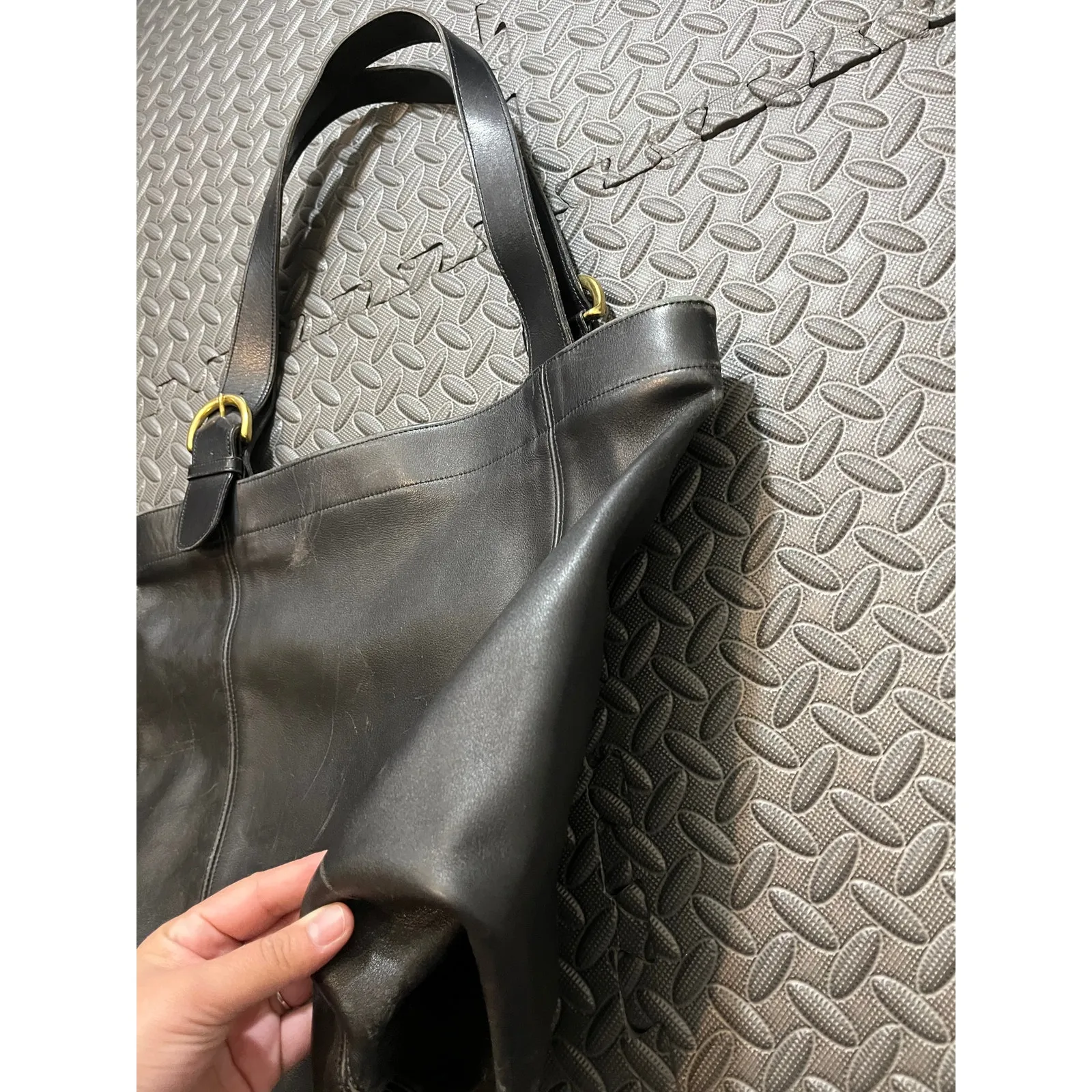 Vintage 90s Coach 4082 Soho Duffle Black Leather US Made Tote Bag Travel Commute - Image 5