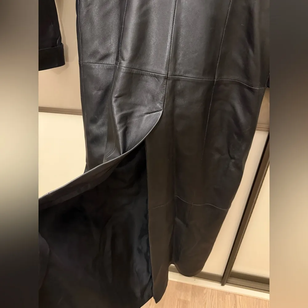 Women’s super Long black leather goth jacket size large - Image 4