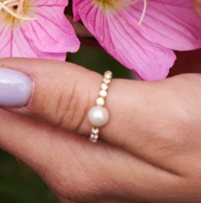 Rhinestone Pearl Detail Gold Band Stretchy Ring - Image 3