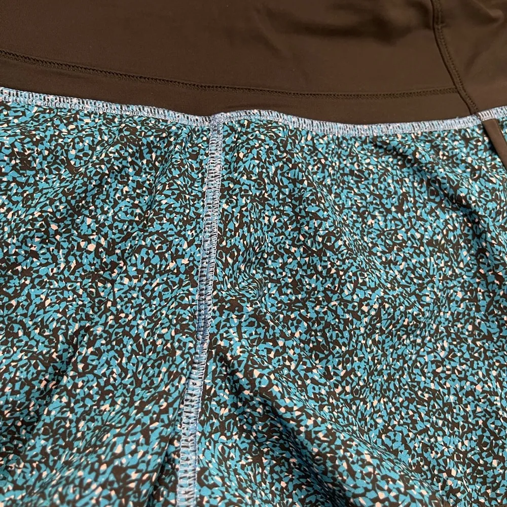 Lululemon Pebble Print Shorts size 4 approx. 4” inseam - Image 2