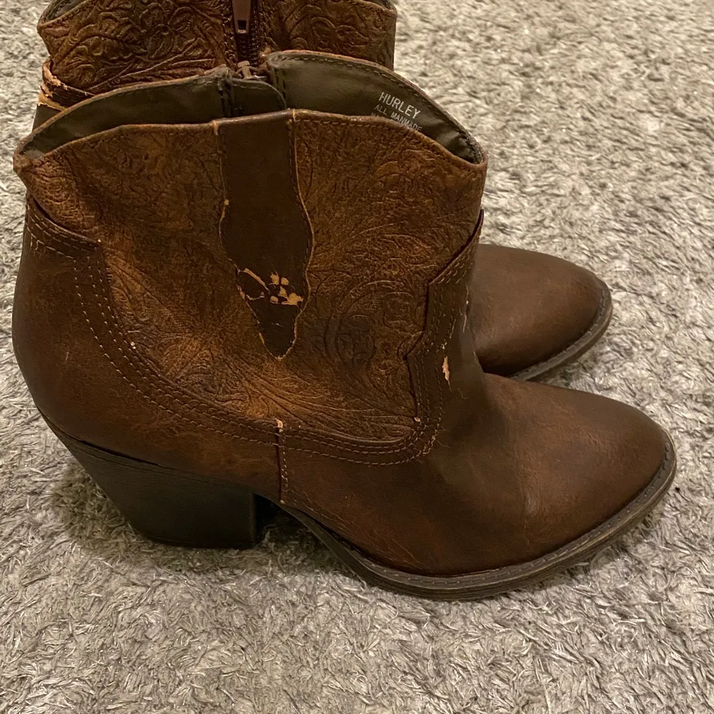 Hurley Rich Brown Ankle Booties - Image 3