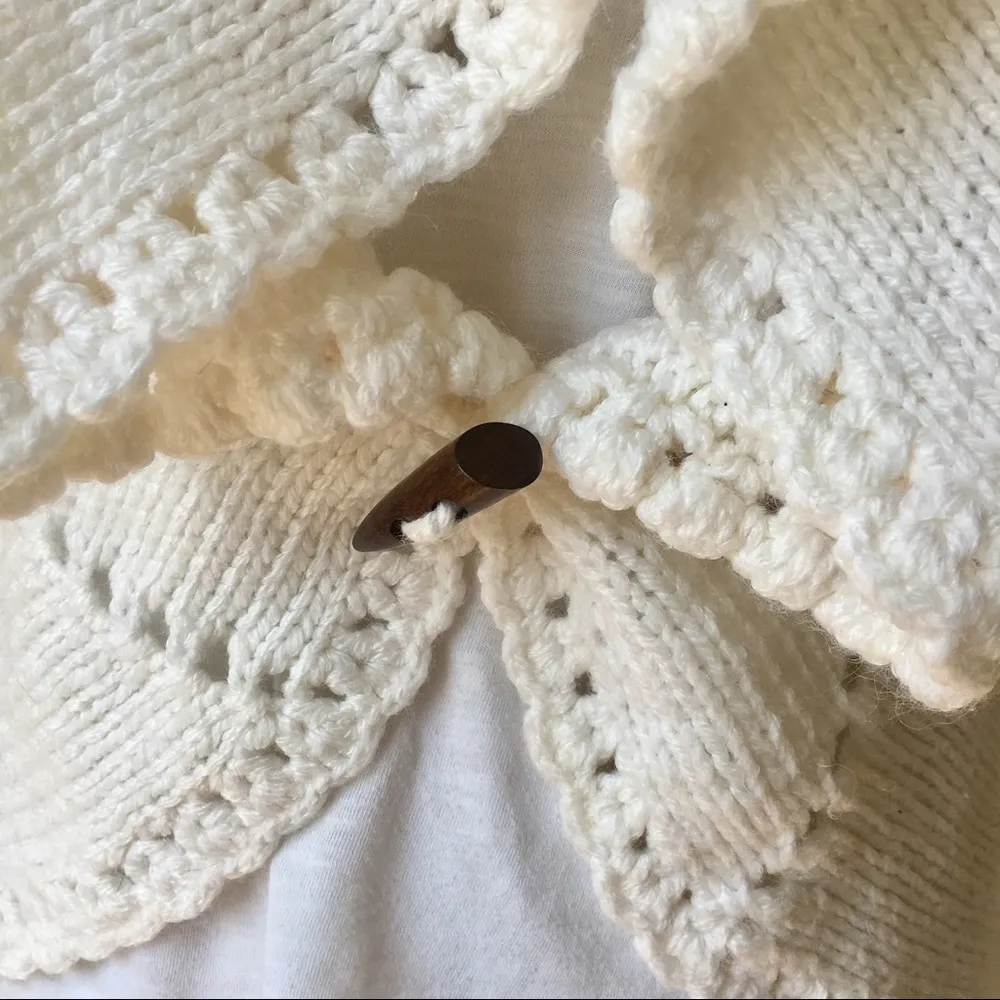 Romeo and Juliet Couture Sleeveless Hi-low Sweater - Image 4