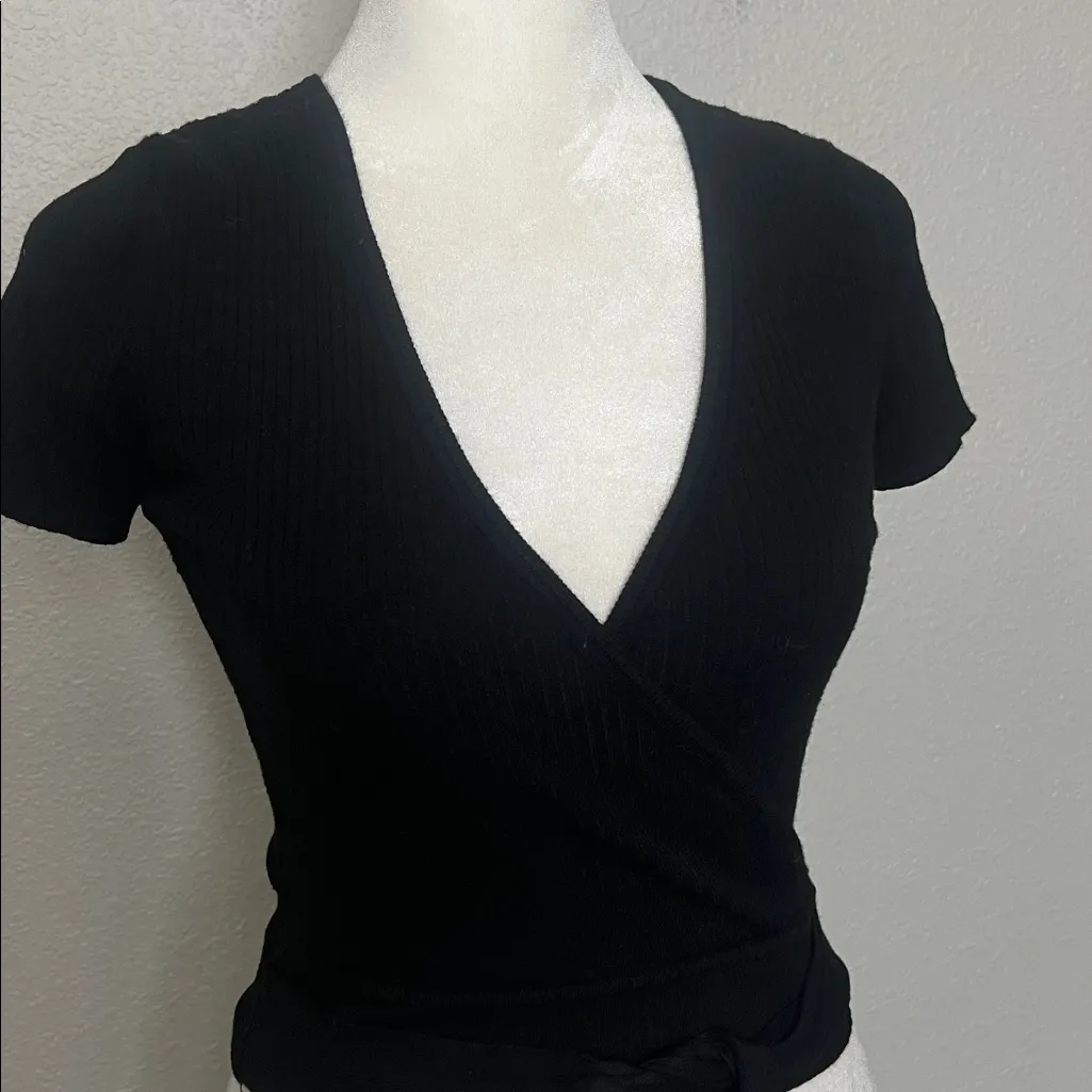 Aritzia Wilfred Cropped VNeck Ribbed Tie Waist Sweater Black Size Small - Image 2